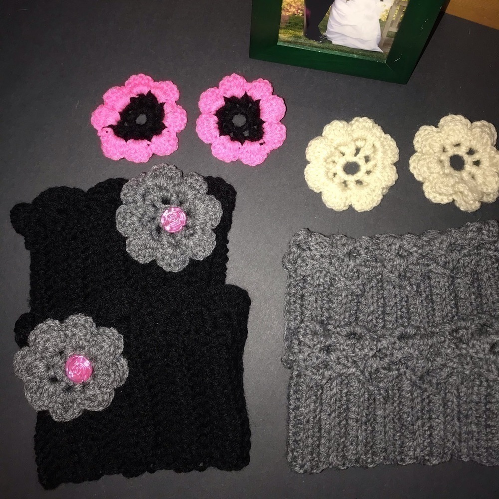 đ Handmade Crocheted Boot Cuffs - Picture 3 of 8